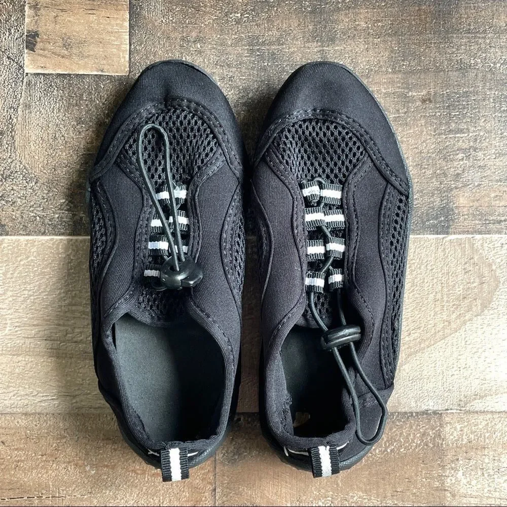 Youth Black Aqua Socks Size 11-12 Small